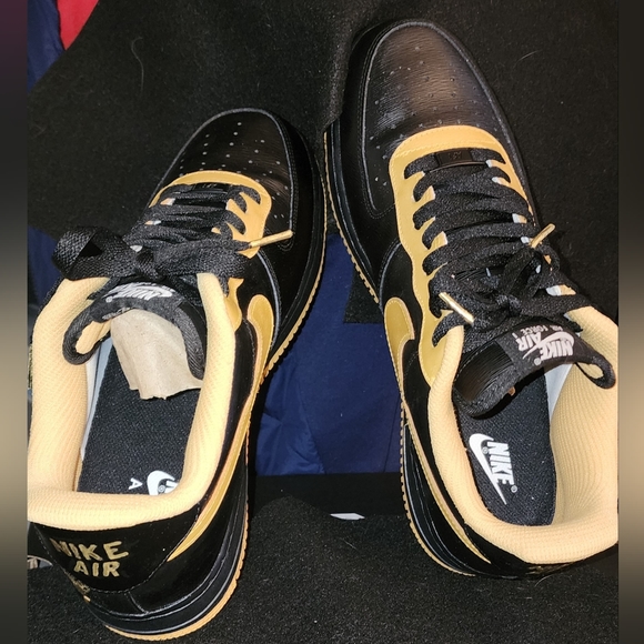 Custom AF1'S - Picture 7 of 7